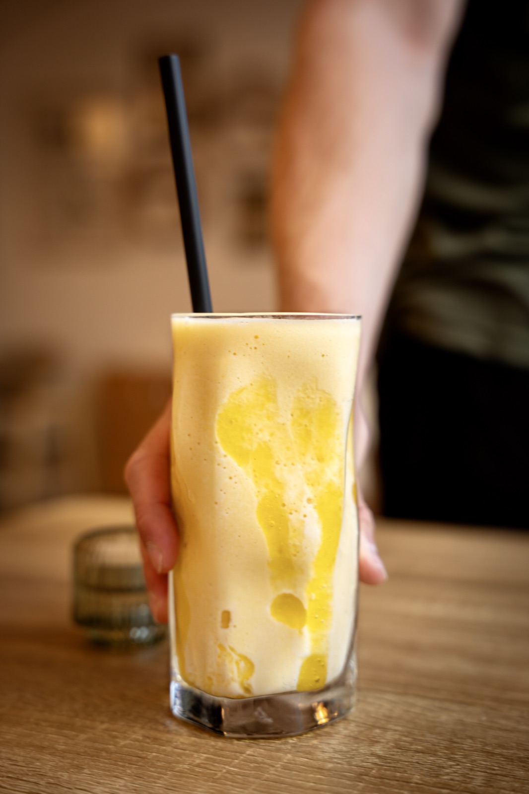 Mango-Frappé im Café Morgenmuffel